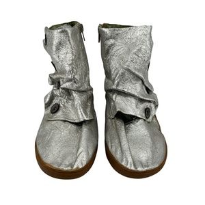 Blowfish Rabbit Boots Silver Womens Size 9 (Run small fit like an 8)